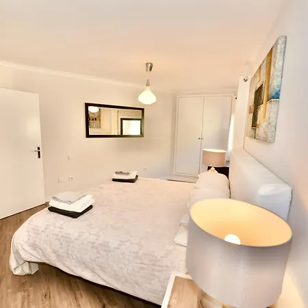 Palm Tree Apartment